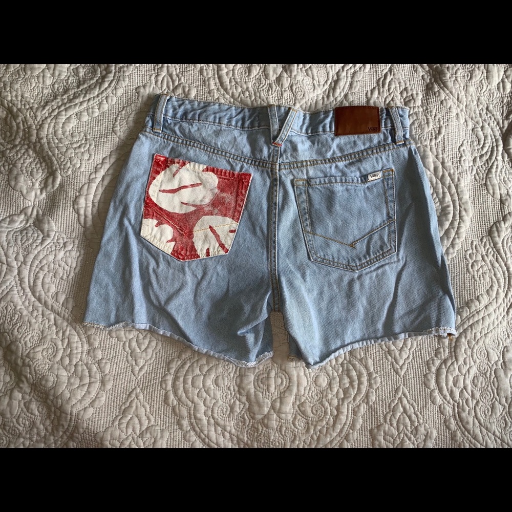 Vans shorts with painted pocket